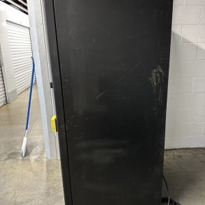 Usi 3132 Snack Vending Machine with credit card reader, versatile snack vendor.