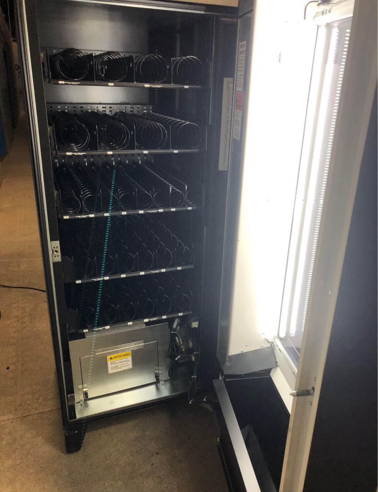 New and Used AMS LTF5 Combo Vending Machine Online New and Used AMS LTF5 Combo Vending Machine Online